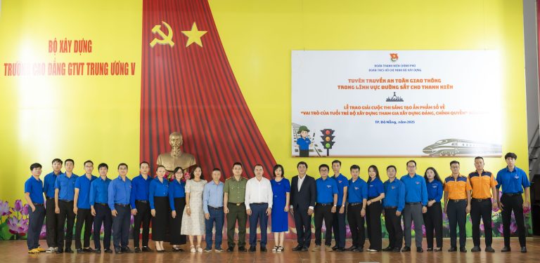 Tuyên truyền an toàn giao thông đường sắt do Đoàn TN Bộ Xây dựng tuyên truyền tại Thành phố Đà Nẵng